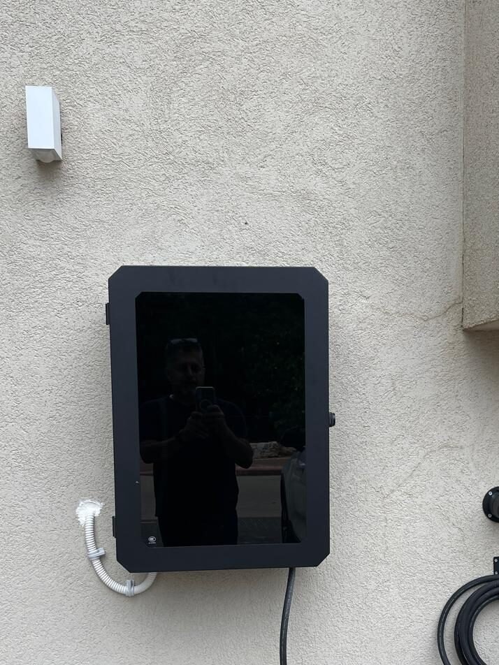 ארון לעמדת הטעינה, ארון אוניברסלי 70x50x25ס״מ – תמונה 4